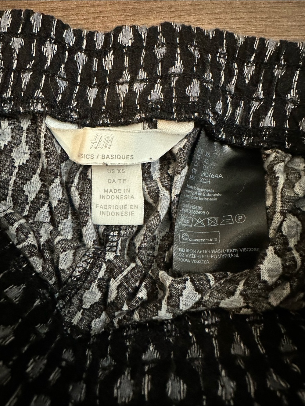 Black & White Patterned Drawstring Pants - Picture 6 of 6